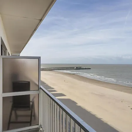 Golf Hit In Lejlighed Blankenberge